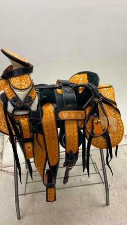 Nueva montura charra bordada