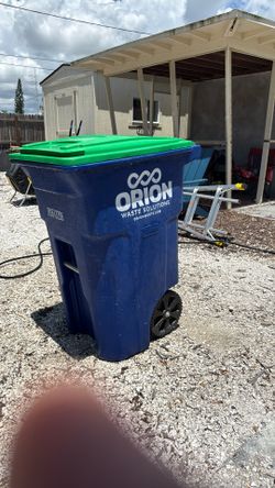 64 Gallon Toter Rolling Trash Can w/ Lid