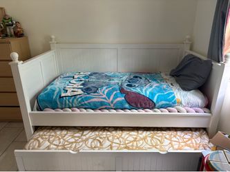 Trundle bed frame
