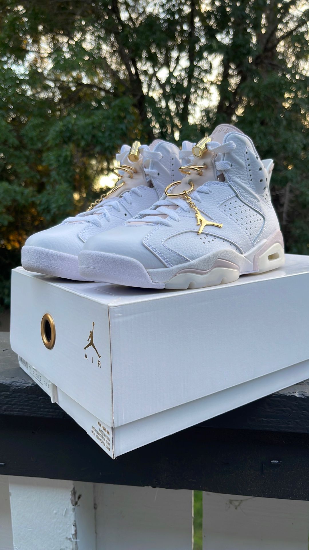 Air Jordan 6 Retro Women’s 7.5 Men’s 6