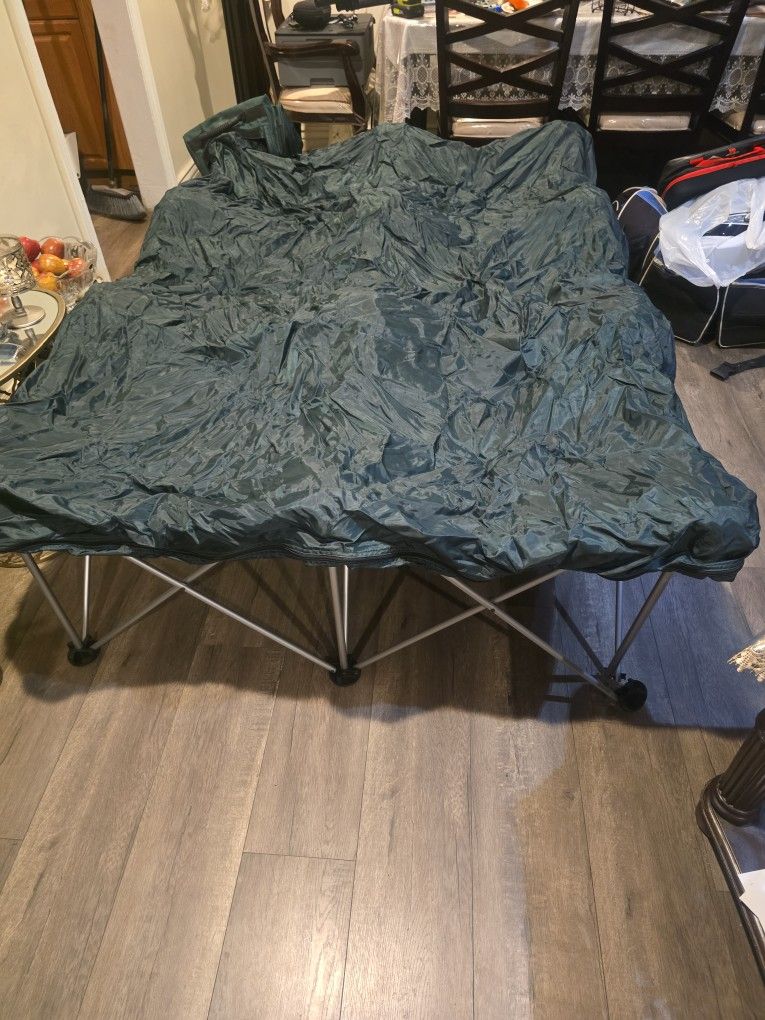 NORTHWEST TERRITORY INSTANT BED FRAME (NEEDS QUEEN SIZE AIR MATTRESS