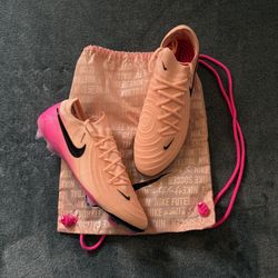 Nike Phantom Soccer Cleats