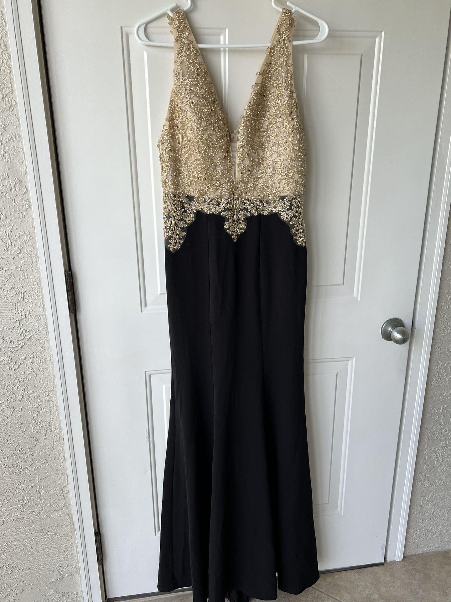 Black Gold Lace V-NeckFormal Gown dress Size 3