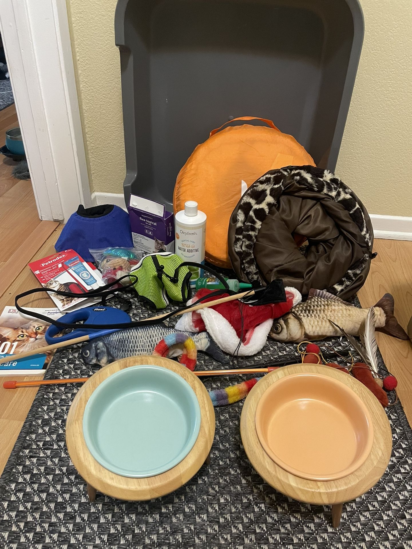 Cat Supplies Litterbox, tunnels, bowls, etc