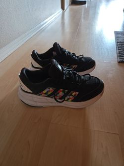 FIFA volunteer shoes size 9