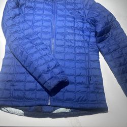 Women’s Northface puffer jacket