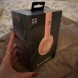 Unopened Rose Gold Beats Solo3 Wireless Headphones 