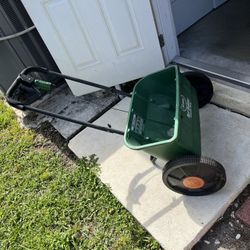 Scotts Fertilizer Spreader Seeders Works Good