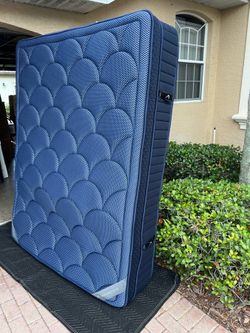Queen Size DreamCloud Luxe Hybrid Mattress