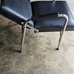 Reclining shampoo chair