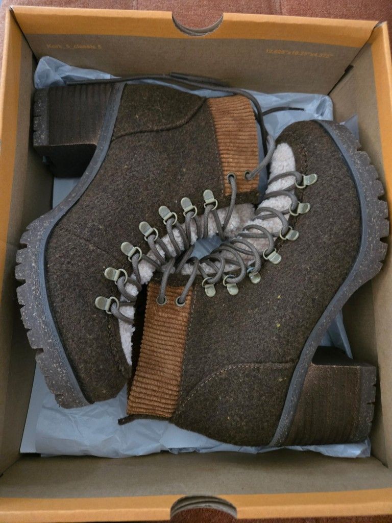 Korks Boots Size 6.5