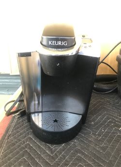 KEURIG COFFEE MAKER