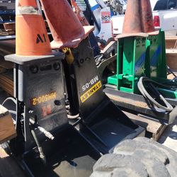 Bobcat  Small Midiun And Larger Breaker 
