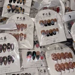 Brand  New Jia Zhi Mu Handmade Press On Nails