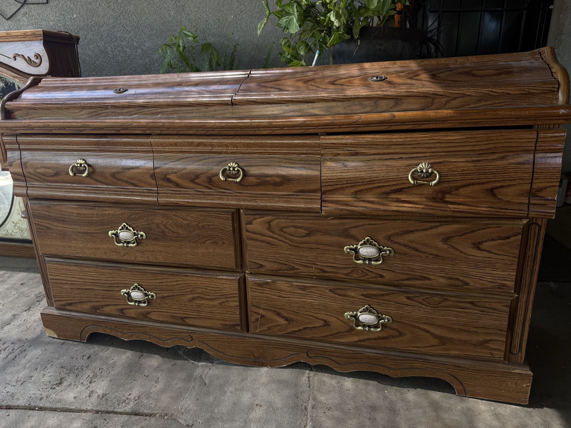 Vanity w/ dresser and night stand