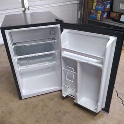 Great Condition Mini Refrigerator: Model Number Is On The Picture