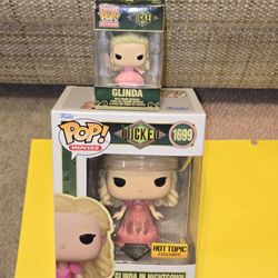 Wicked Glinda DIAMOND EXCLUSIVE & Keychain Funko Pocket Pop Combo Set 