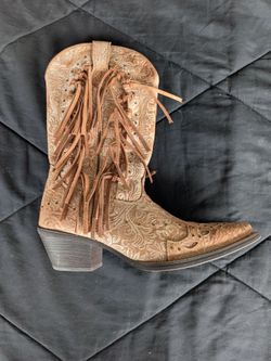 Laredo Tygress cowgirl boot Women's 8.5 Medium Cream-colored tooled leather with studded https://offerup.com/redirect/?o=ZW1iZWxsaXNobWVudHMuU3R5bGU=: