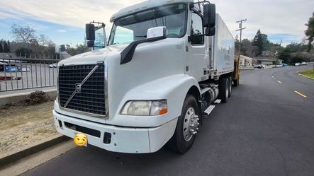 2016 Volvo VNX