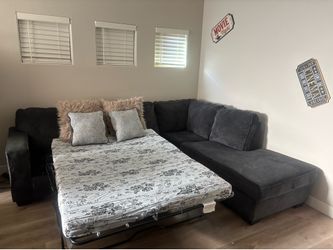 Sectional w/ full pull out sofa & pillows
