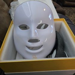 LUMA Light Therapy Mask