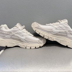 Nike Initiator Women's Size 9