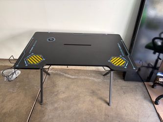 Atlantic Gaming desk