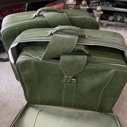 Luggage – Samsonite green three-piece