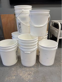 Plastic bucket $1.50 each 30 pieces