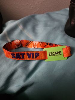 SATURDAY VIP ESCAPE WRISTBAND