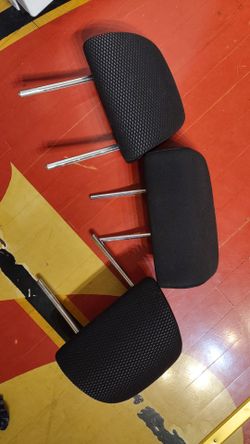 2017 Subi Outback headrests