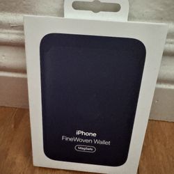 Brand New iPhone FineWoven Wallet with MagSafe Navy