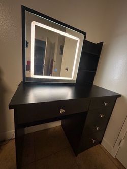 Makeup vanity , Gloss Black ,