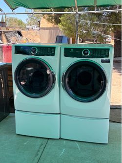 Electrolux washer and gas dryer