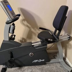 Life Fitness R1 Recumbent Bike