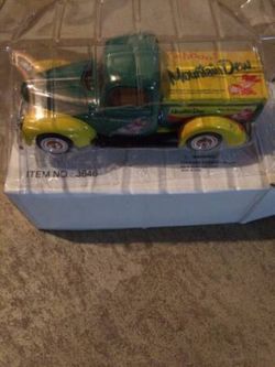 Brand New in Box Golden Wheels Vintage 1940's Mountain Dew Delivery Truck Die Cast