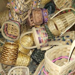 Basket 🧺 Y Mucho Mas Mercancia De $1 840 H St Los Banos From 11 To 5 