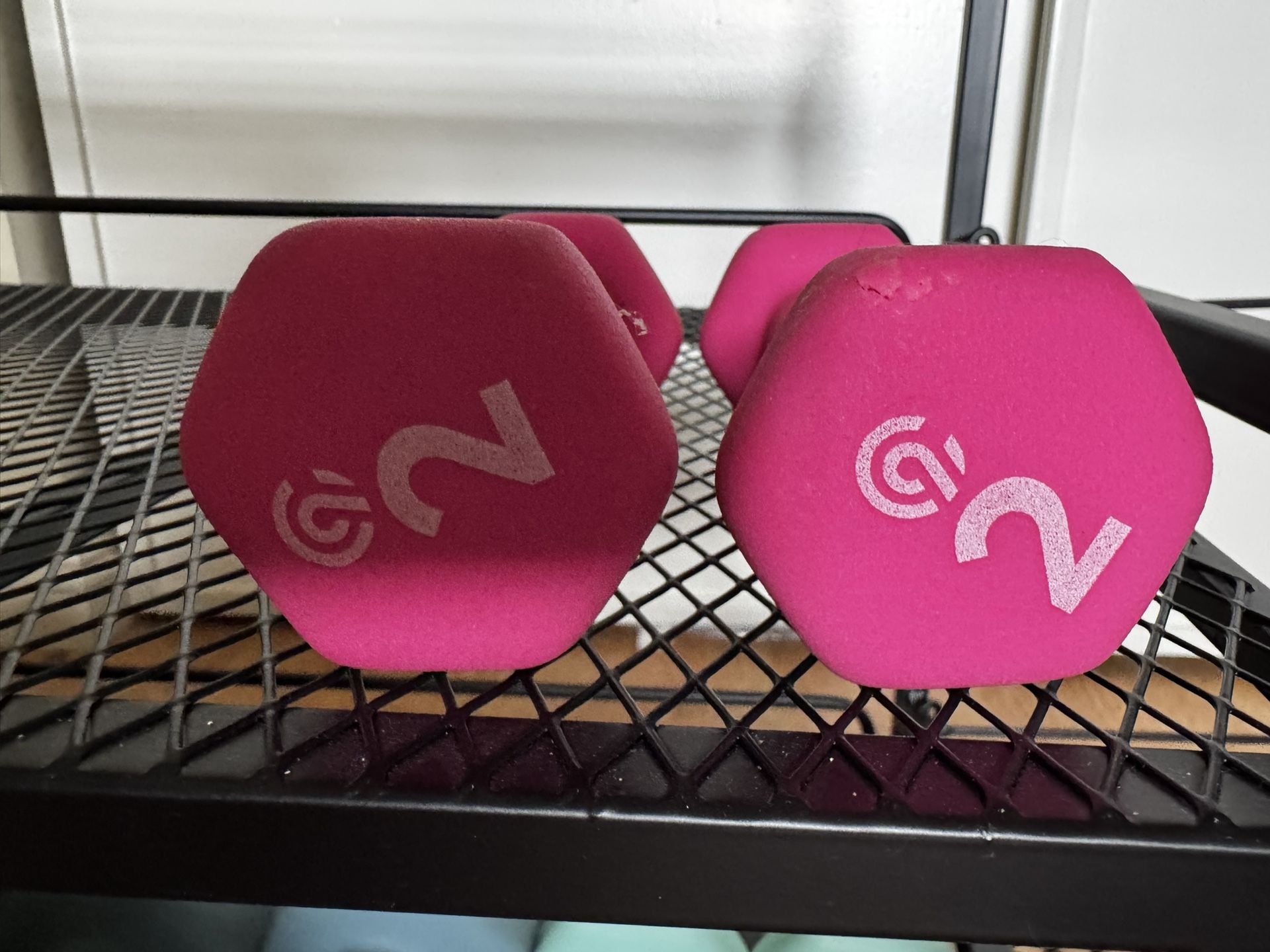 Pair of 2 lb Neoprene Dumbbells – Pink