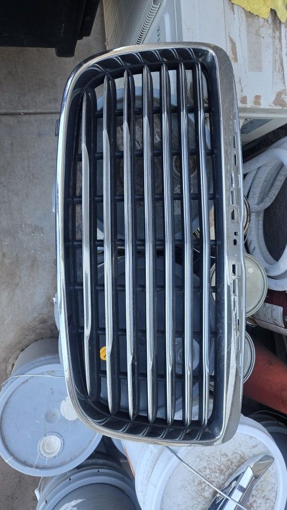 chrysler (contact info removed) front grill 