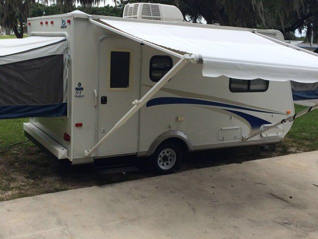 Photo $800 EXCELLENT QUALITY JAYCO JAY FEATHER 2010 WITH LIGHT.