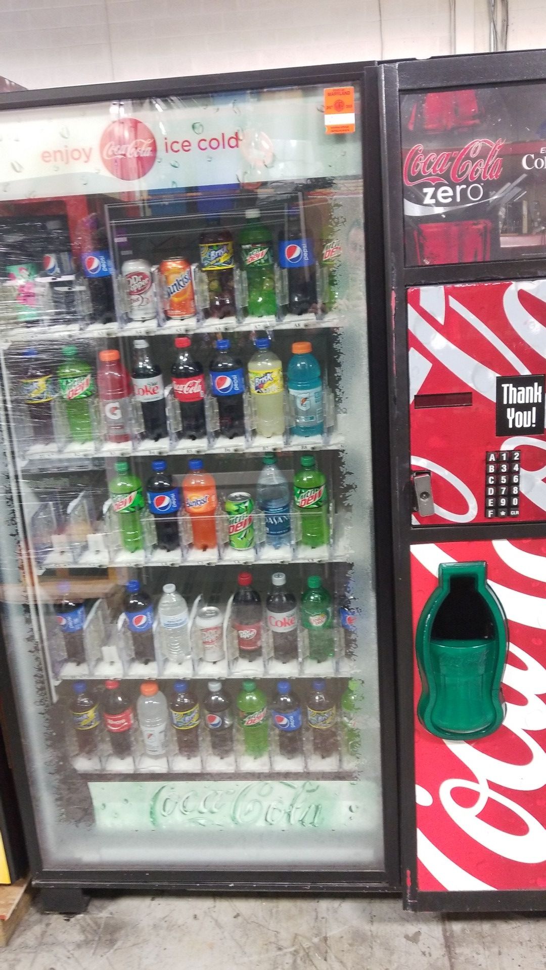 Soda vending machine fully working