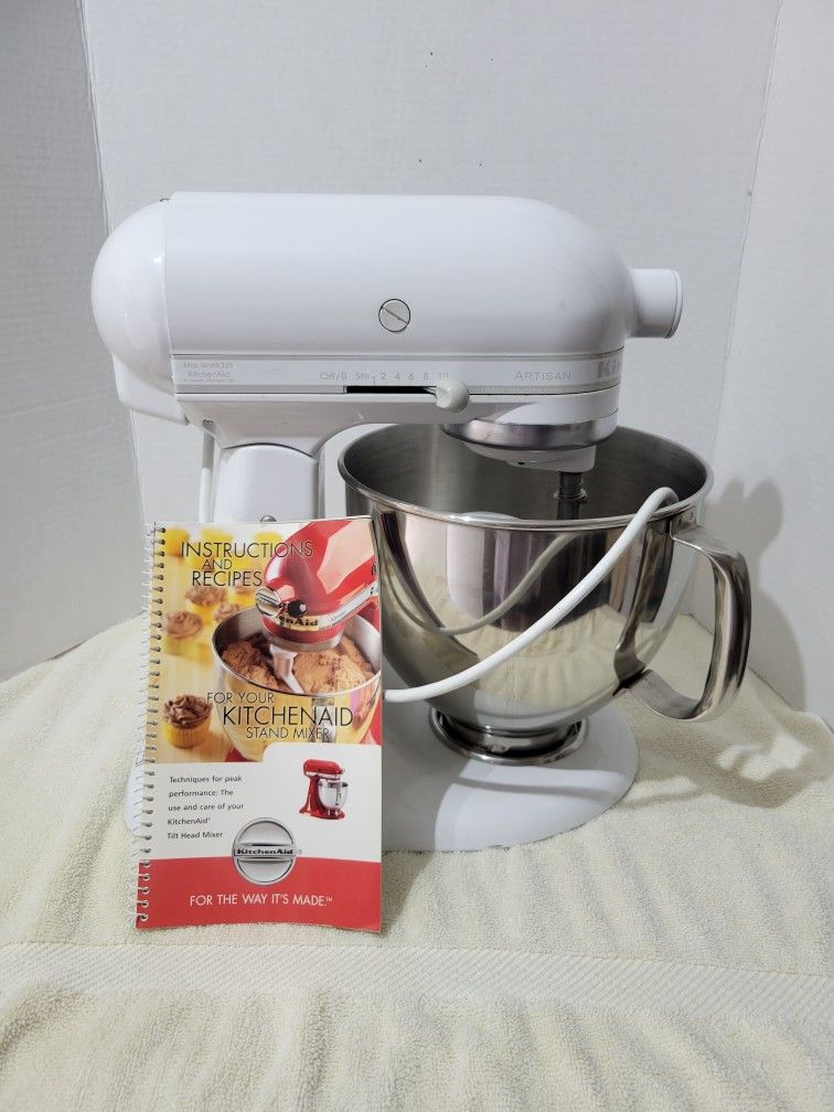 KITCHEN AID MIXER WITH ATTACHMENTS
