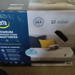 Queen Memory Foam Mattress ( Brand New In The Box)