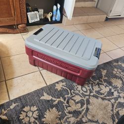 1994 ORIGINAL Rubbermaid Action Packer / Cooler 20  Obo Used 