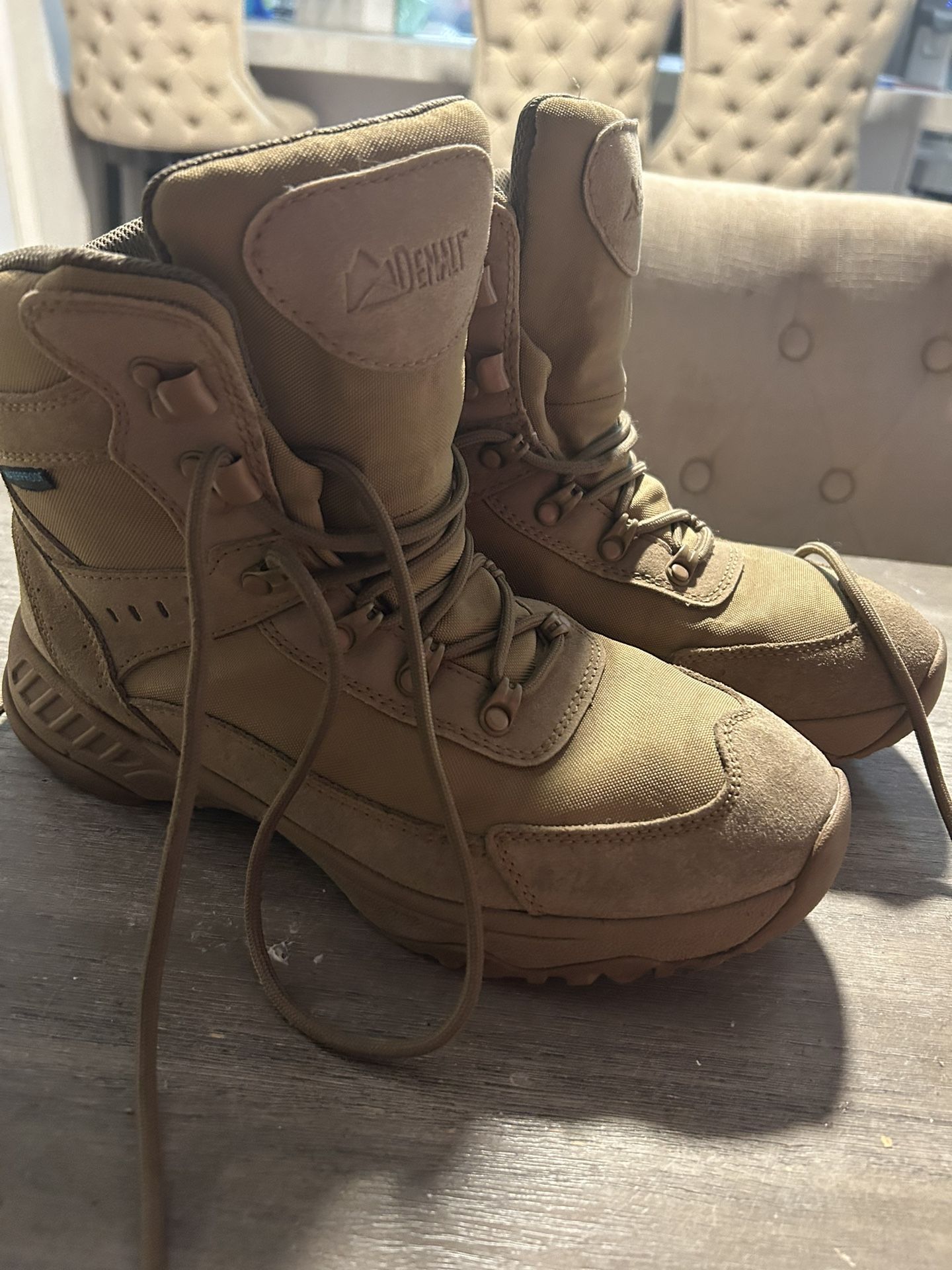 WORK BOOT  9 1/2