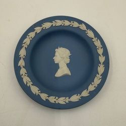 VTG Queen Elizabeth II Wedgwood Jasperware Miniature Plate in Wedgwood Blue