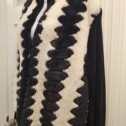 $10.00 - Victoria Harbour Women's Faux Furry "Statement" Jacket!  Size: Medium  - Like New Condition!