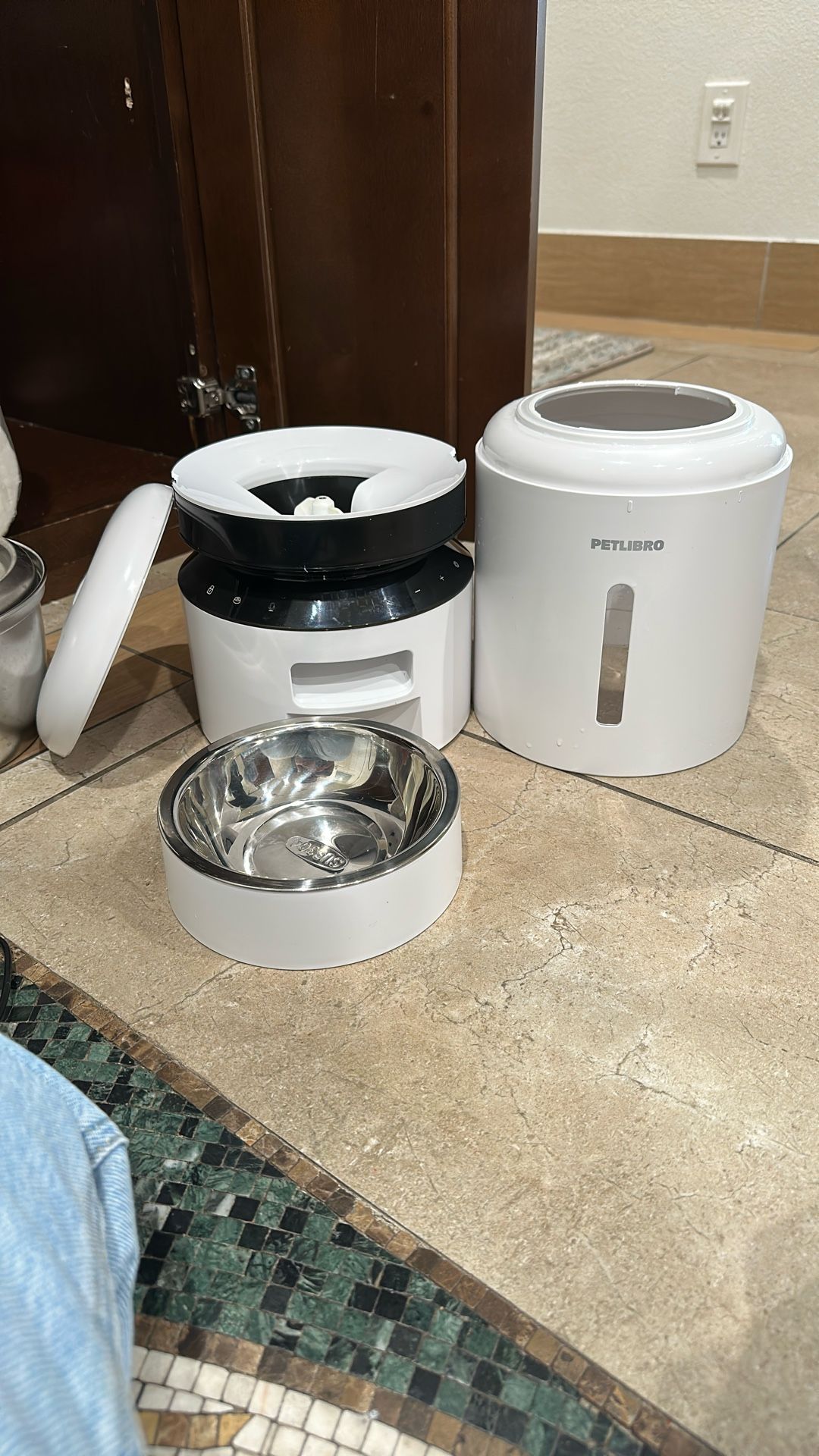 Electronic Pet Feeder