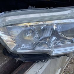 LEFT SIDE HEADLIGHT TOYOTA TACOMA 
