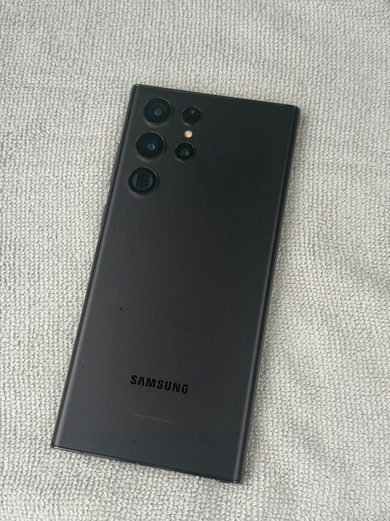 Samsung Galaxy S22 Ultra  , Factory Unlocked,  Excellent Condition Like New 